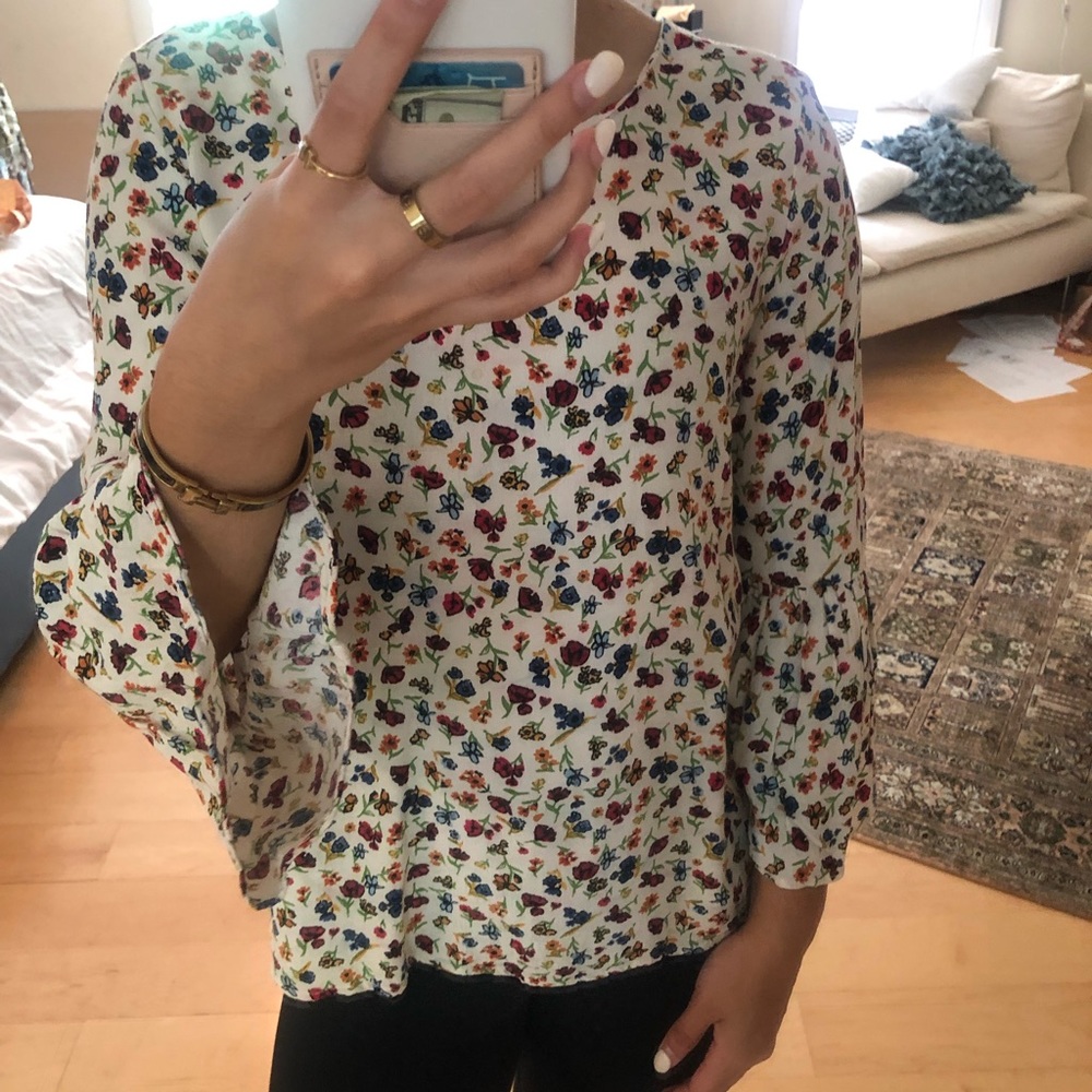 Cute flowy flower top